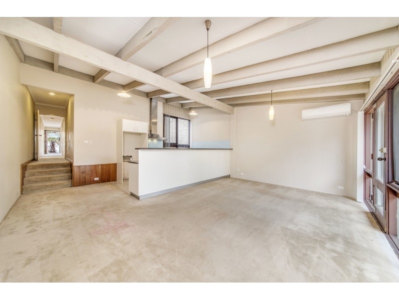 42 Gillespie Street, Weetangera ACT 2614