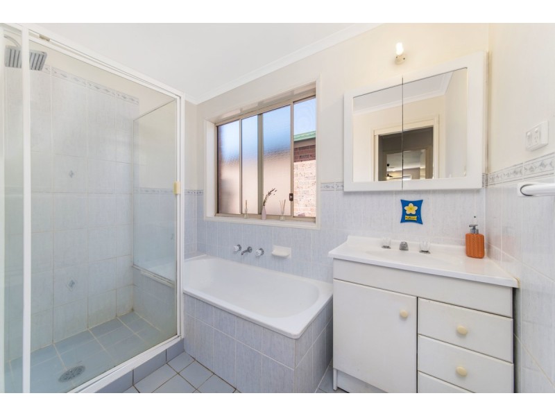 2 Leason Close, Dunlop ACT 2615