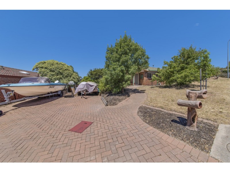 2 Leason Close, Dunlop ACT 2615