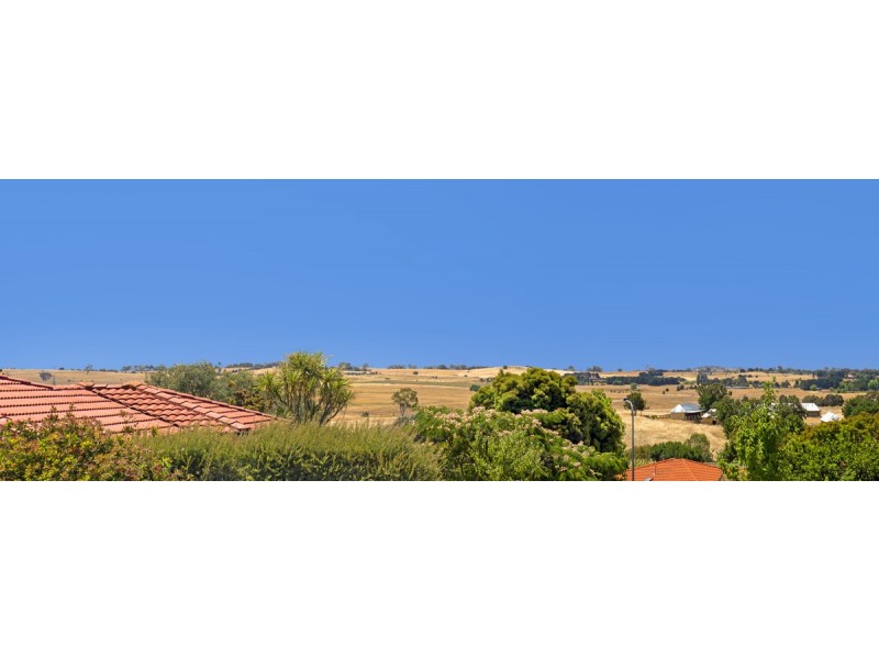 2 Leason Close, Dunlop ACT 2615