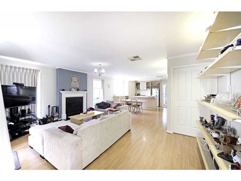 104 Hugh Mckay Crescent, Dunlop ACT 2615