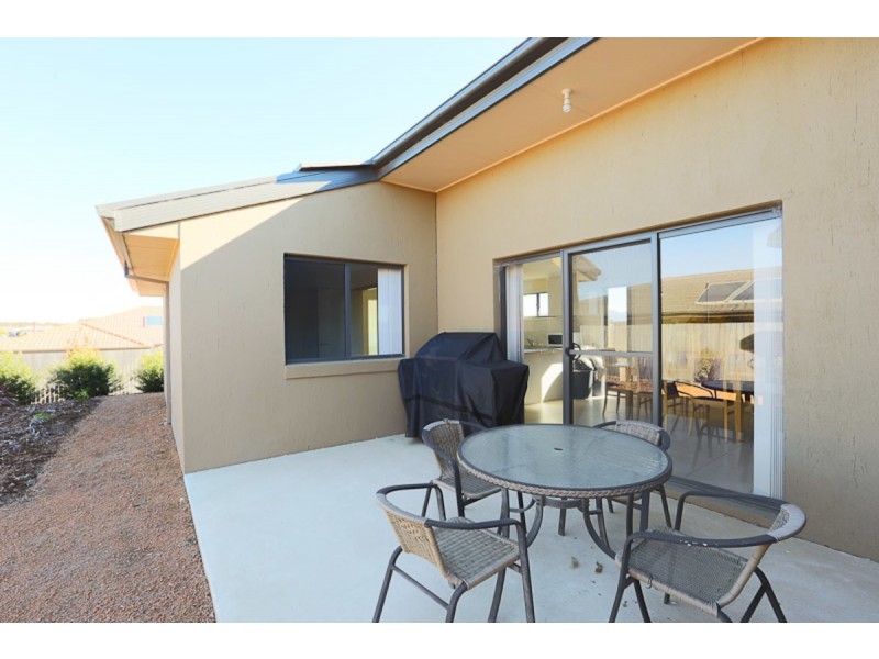 32 Rowland Street, Macgregor ACT 2615