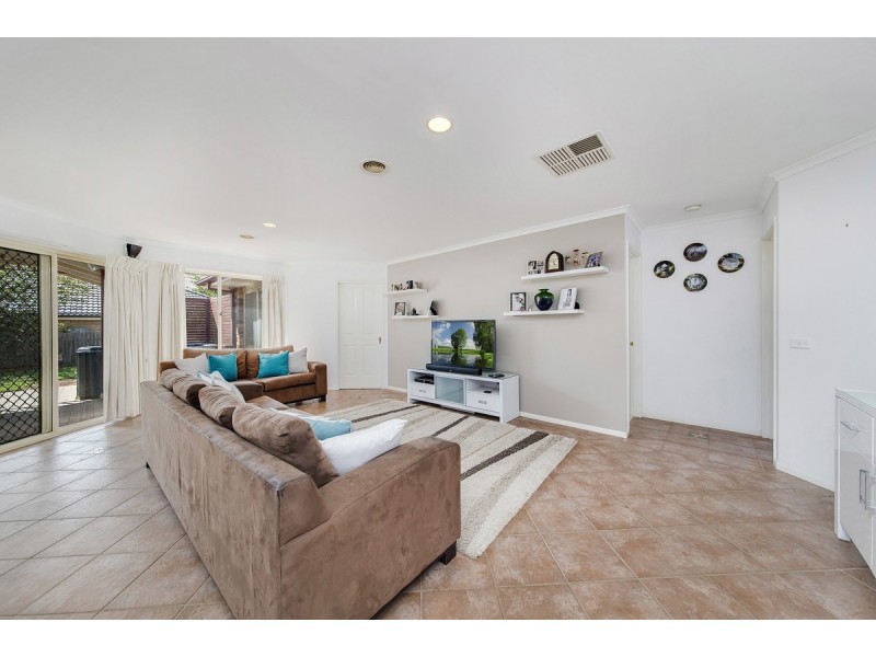 6 Godson Place, Dunlop ACT 2615