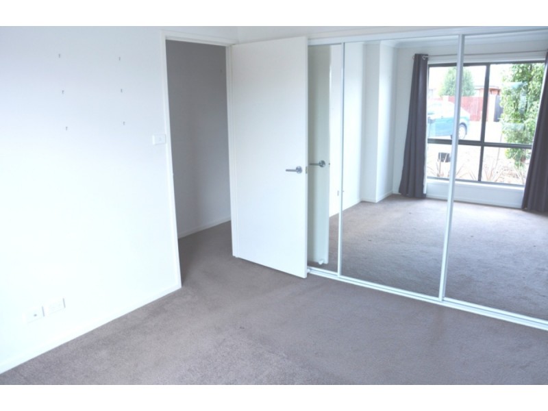 28 Audrey Cahn Street, Macgregor ACT 2615