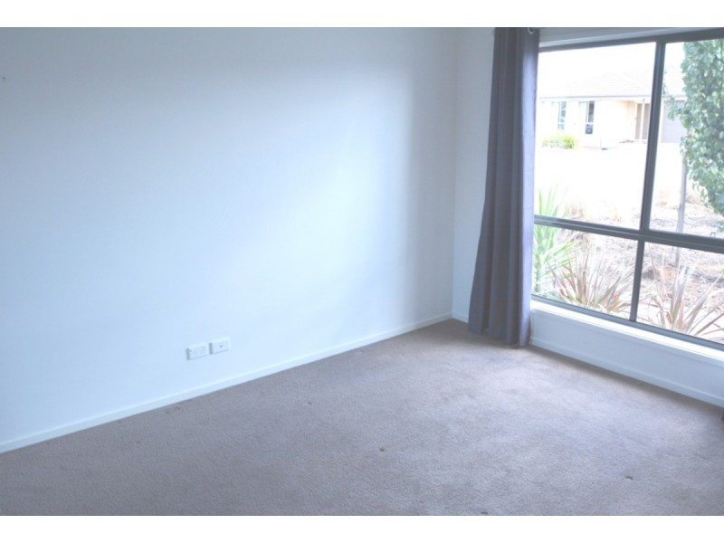 28 Audrey Cahn Street, Macgregor ACT 2615