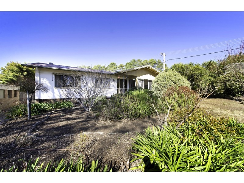 33 Armstrong Crescent, Holt ACT 2615