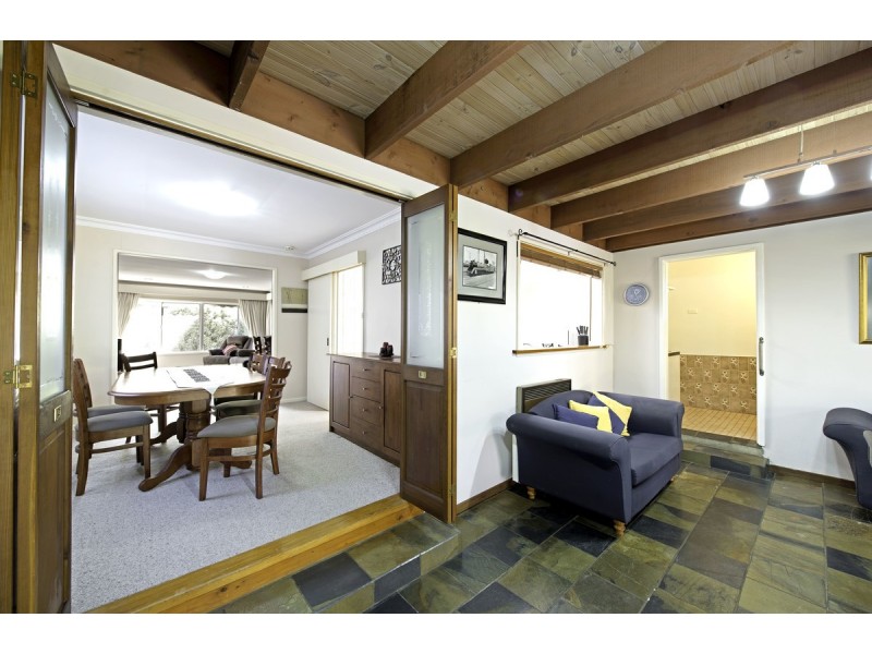 33 Armstrong Crescent, Holt ACT 2615