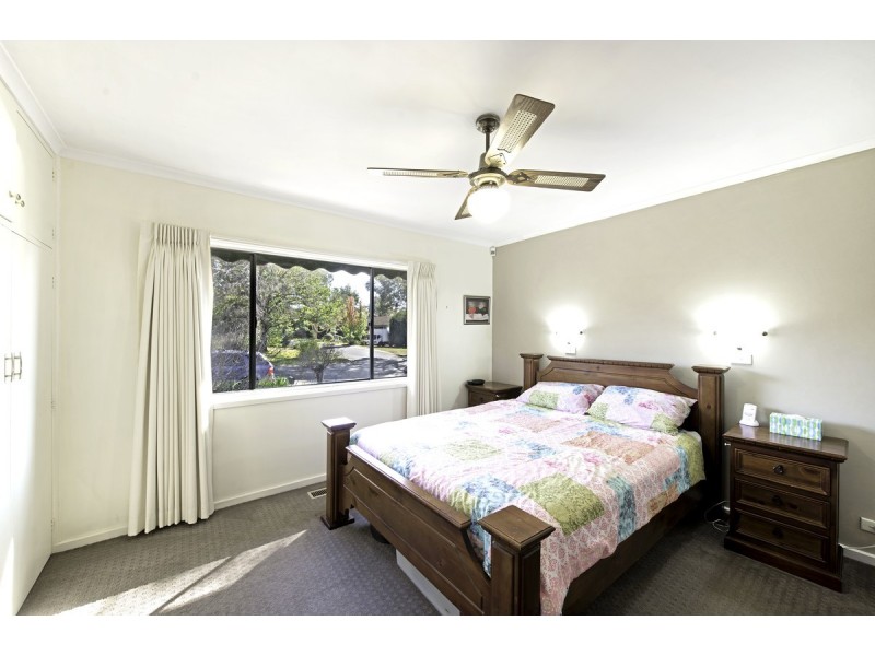 33 Armstrong Crescent, Holt ACT 2615