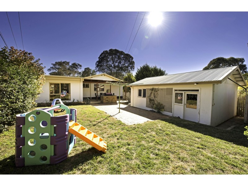 33 Armstrong Crescent, Holt ACT 2615