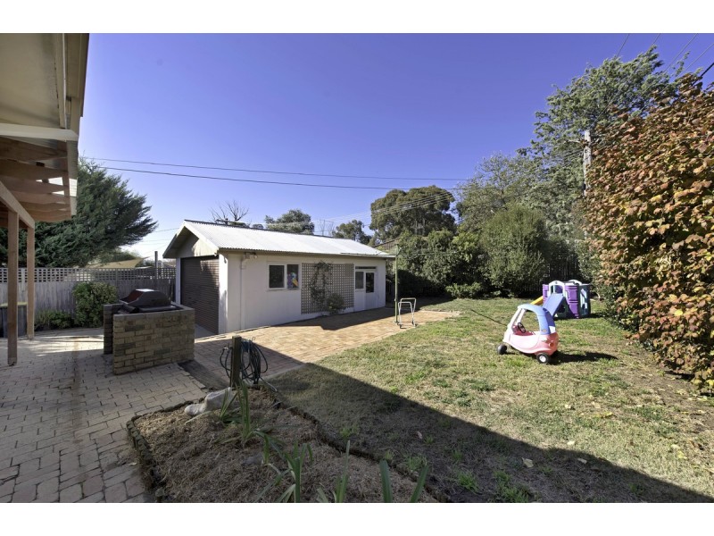 33 Armstrong Crescent, Holt ACT 2615