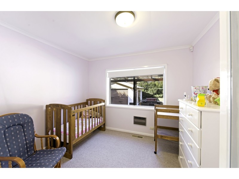 33 Armstrong Crescent, Holt ACT 2615