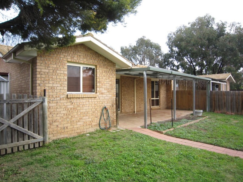 6 Hugh Mckay Crescent, Dunlop ACT 2615