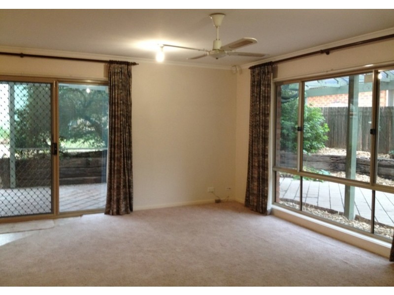 6 Leonard Close, Dunlop ACT 2615