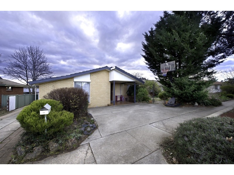 25 Macnaughton Street, Holt ACT 2615