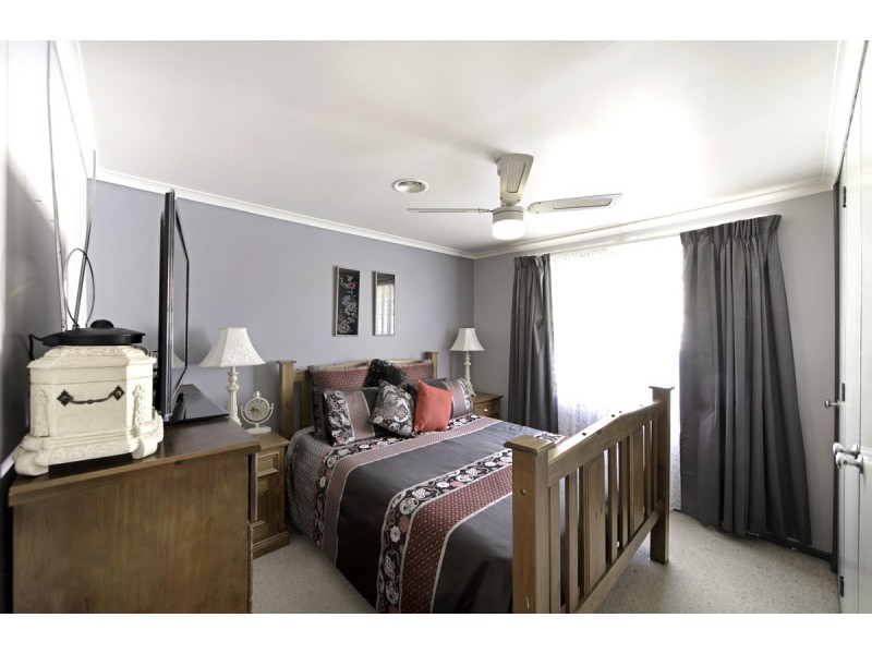 10 Landale Place, Charnwood ACT 2615