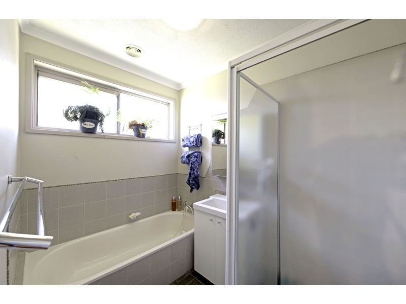 10 Landale Place, Charnwood ACT 2615