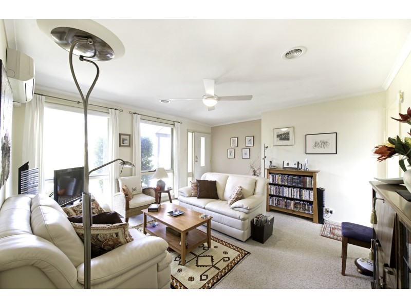 8 Box Place, Latham ACT 2615