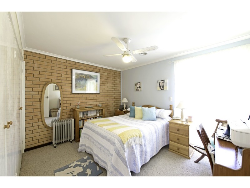 8 Box Place, Latham ACT 2615