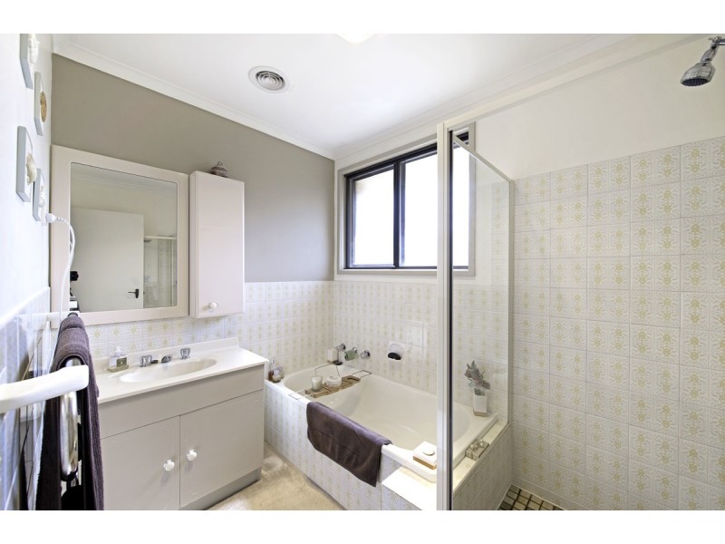 8 Box Place, Latham ACT 2615