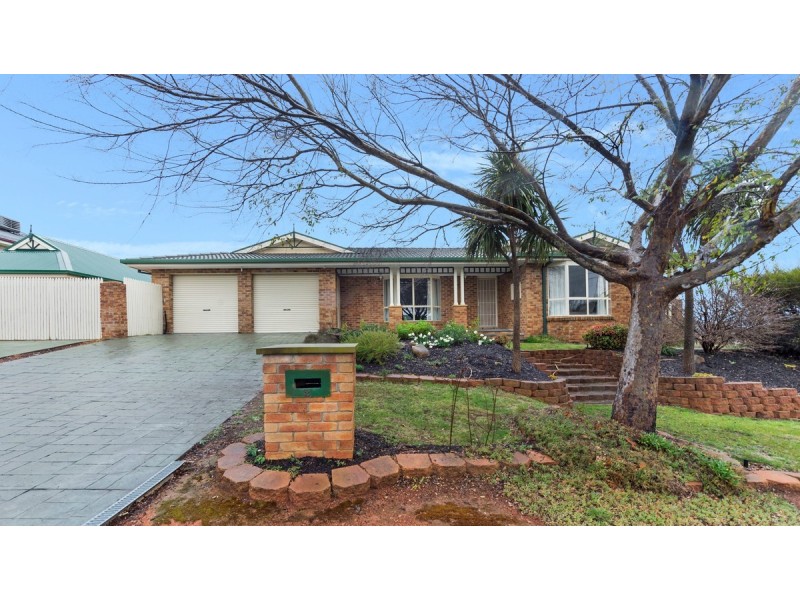 2 Buckmaster Crescent, Dunlop ACT 2615