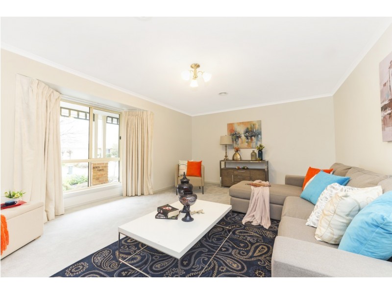 2 Buckmaster Crescent, Dunlop ACT 2615