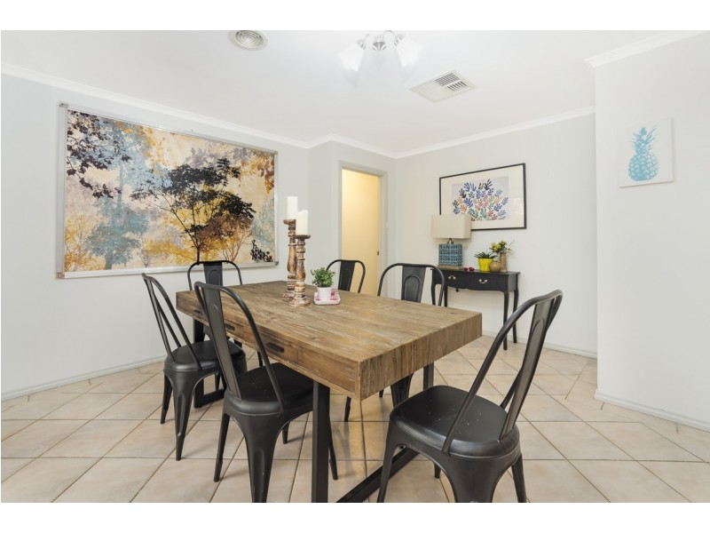 2 Buckmaster Crescent, Dunlop ACT 2615