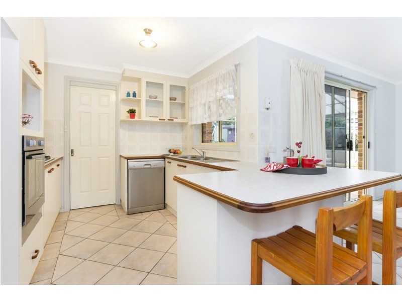 2 Buckmaster Crescent, Dunlop ACT 2615