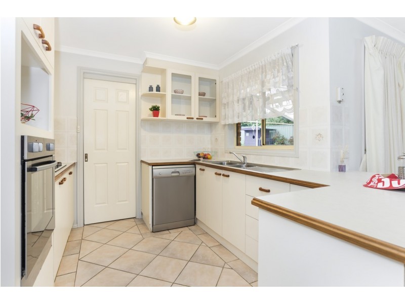 2 Buckmaster Crescent, Dunlop ACT 2615