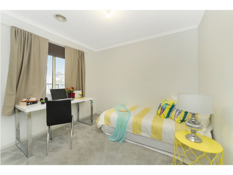 2 Buckmaster Crescent, Dunlop ACT 2615