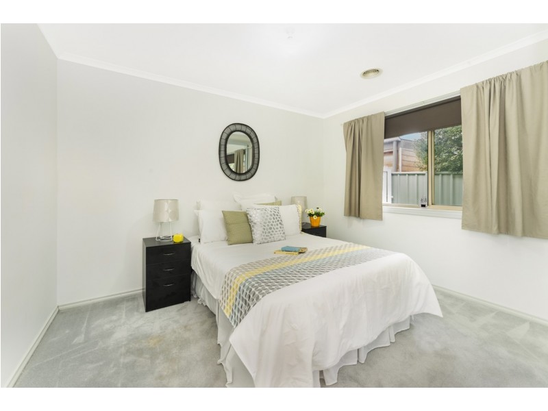 2 Buckmaster Crescent, Dunlop ACT 2615