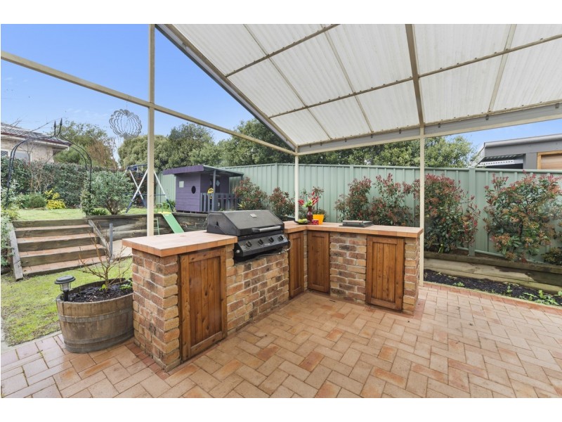 2 Buckmaster Crescent, Dunlop ACT 2615