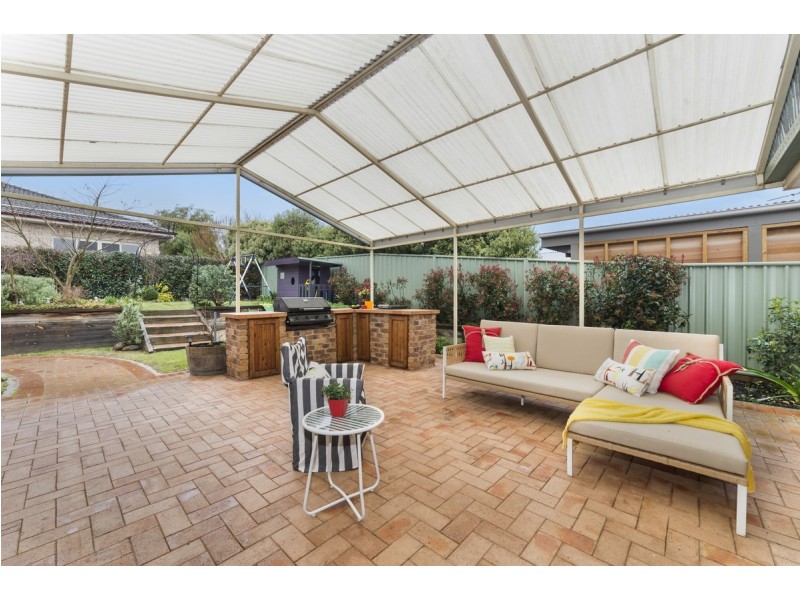 2 Buckmaster Crescent, Dunlop ACT 2615