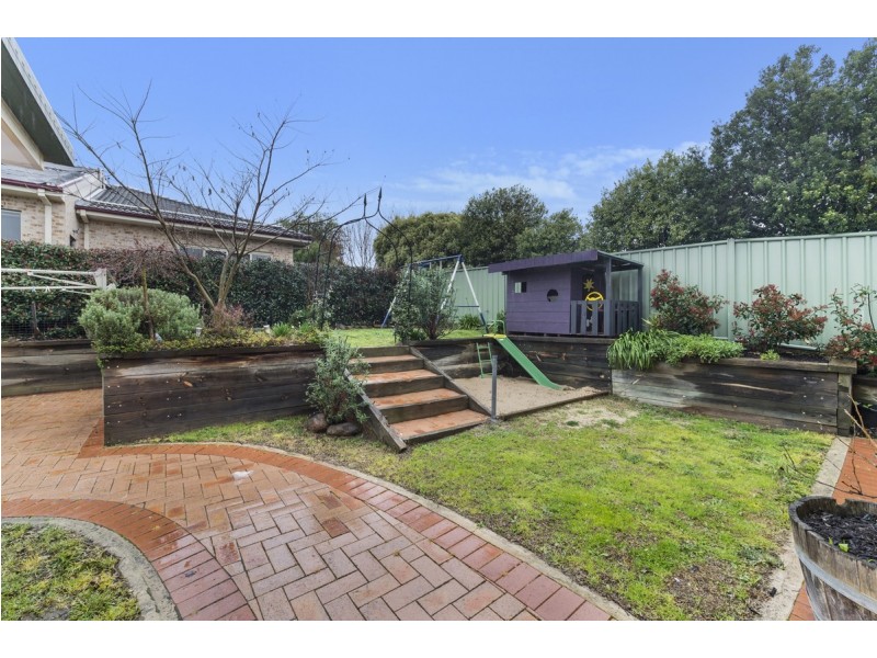 2 Buckmaster Crescent, Dunlop ACT 2615