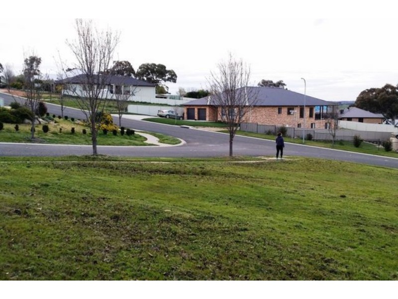 12 Hatton Drive, Yass NSW 2582