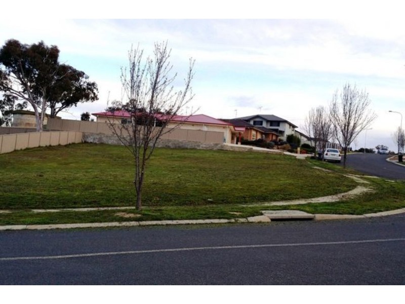 12 Hatton Drive, Yass NSW 2582