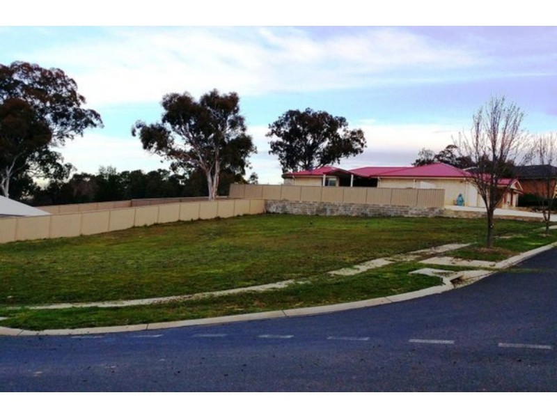 12 Hatton Drive, Yass NSW 2582