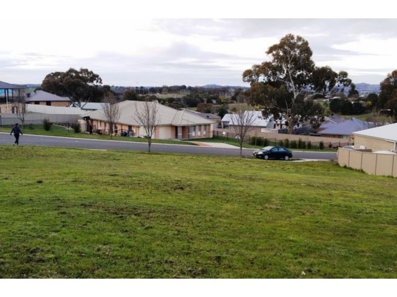 12 Hatton Drive, Yass NSW 2582