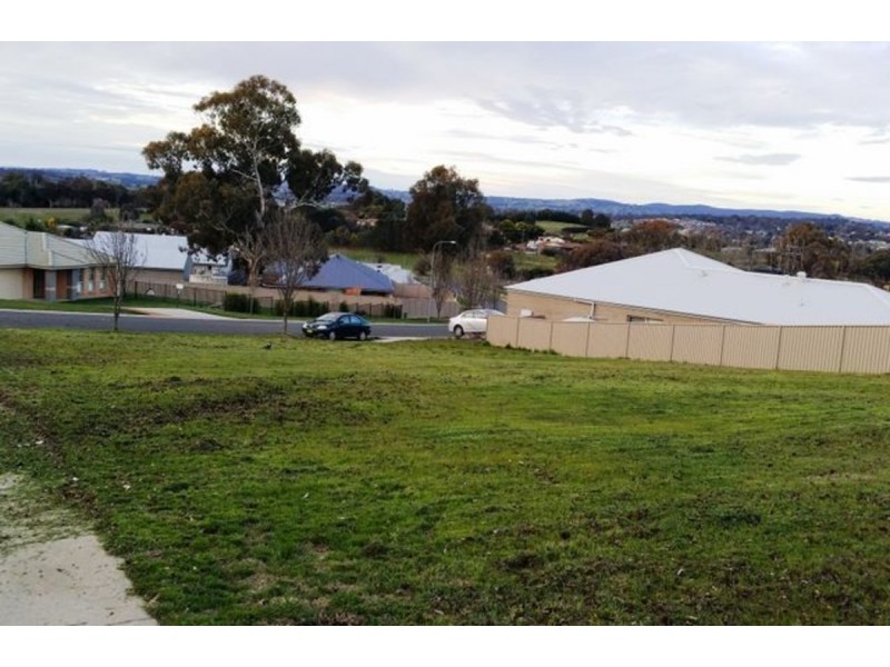 12 Hatton Drive, Yass NSW 2582