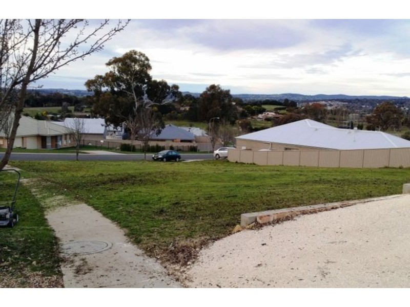 12 Hatton Drive, Yass NSW 2582