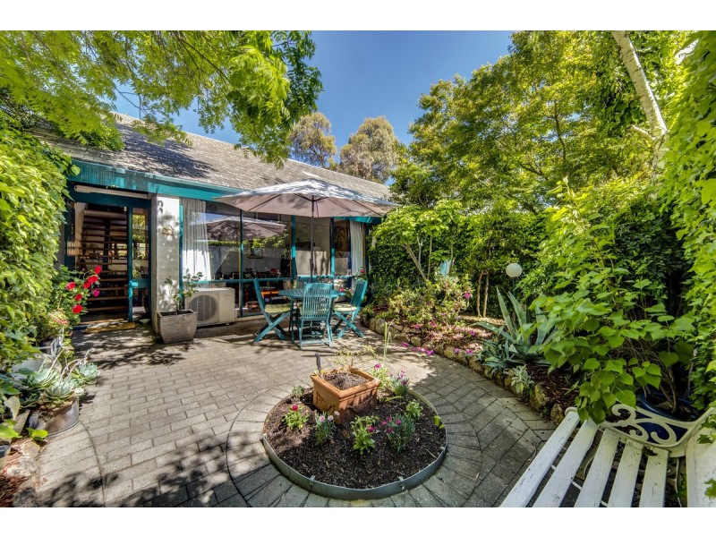 12 Maclachlan Street, Holder ACT 2611