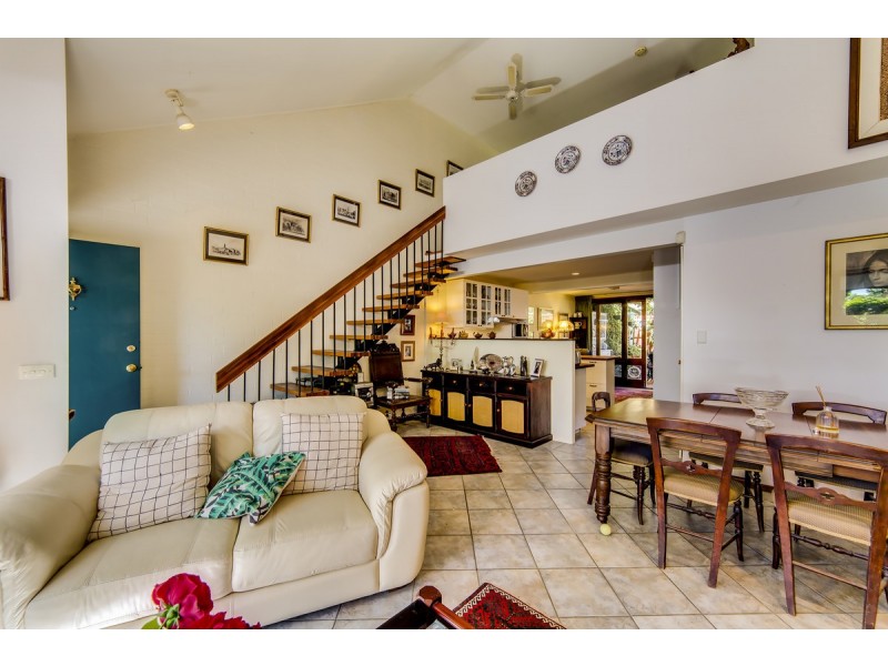 12 Maclachlan Street, Holder ACT 2611