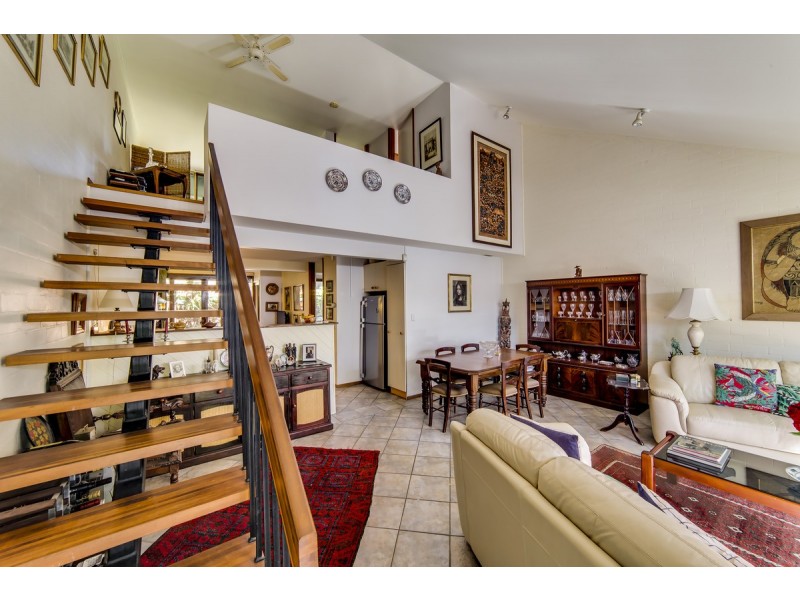 12 Maclachlan Street, Holder ACT 2611