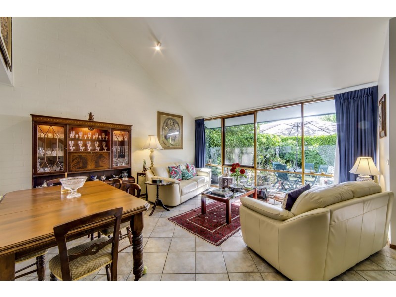12 Maclachlan Street, Holder ACT 2611