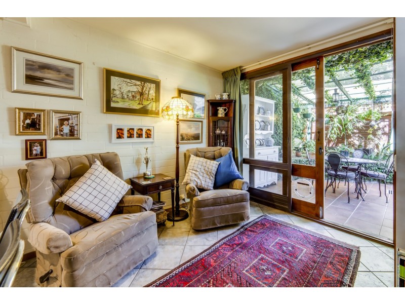 12 Maclachlan Street, Holder ACT 2611