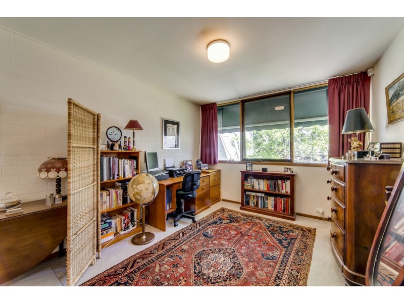 12 Maclachlan Street, Holder ACT 2611