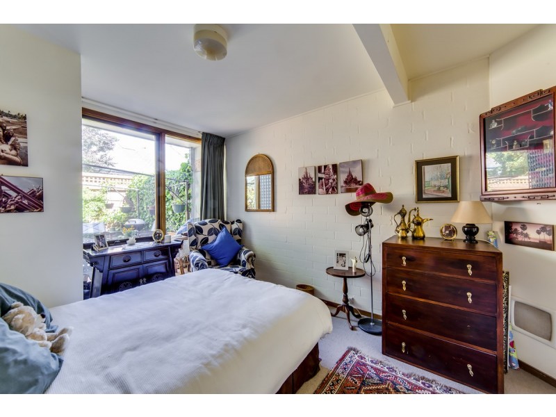 12 Maclachlan Street, Holder ACT 2611