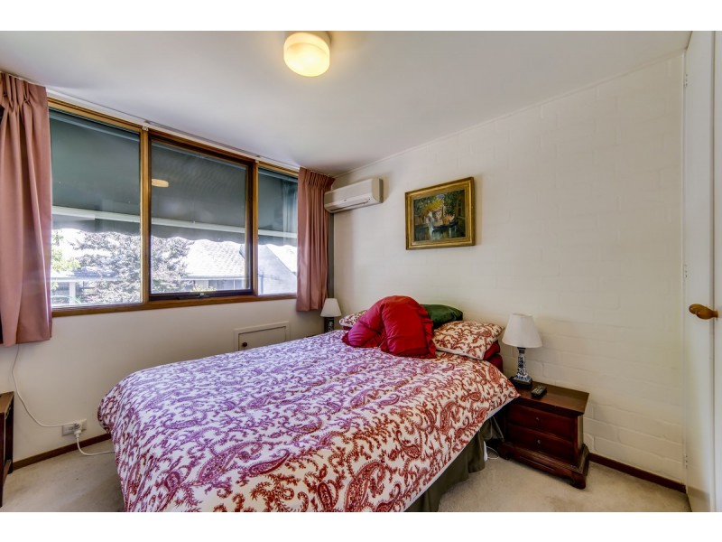 12 Maclachlan Street, Holder ACT 2611