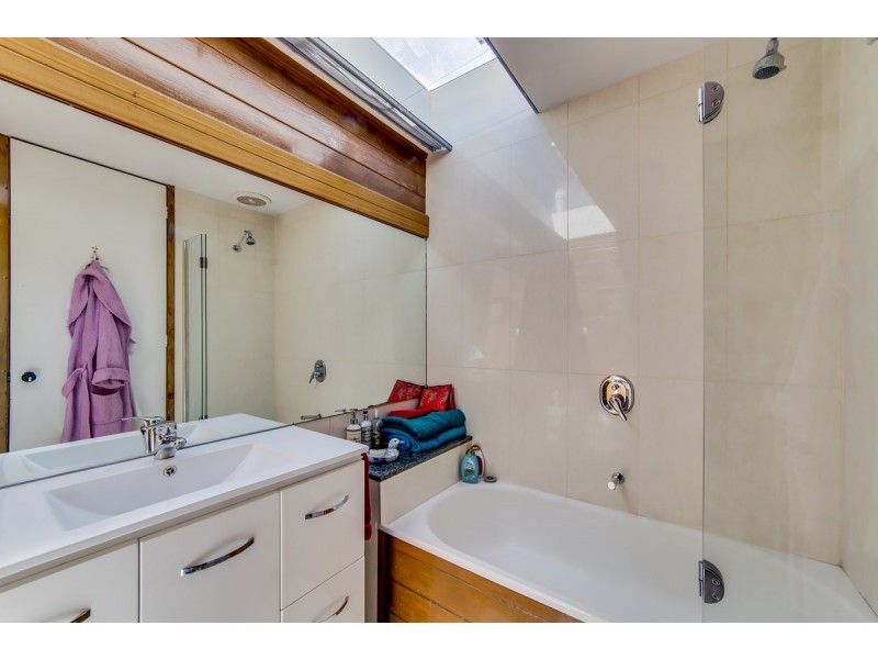12 Maclachlan Street, Holder ACT 2611
