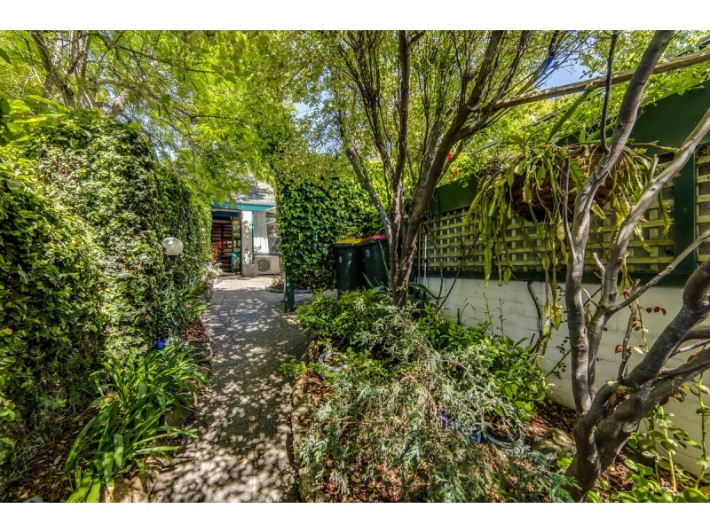 12 Maclachlan Street, Holder ACT 2611