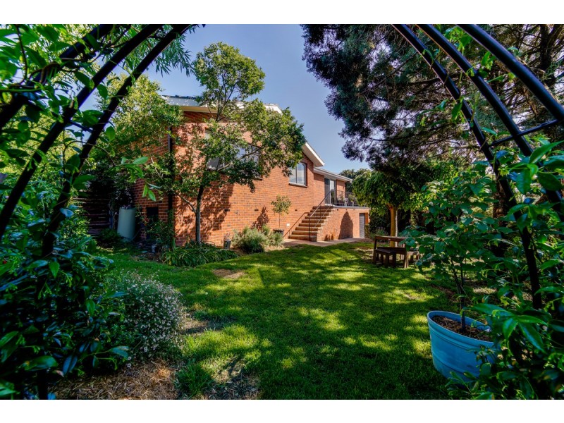 10 Cumpston Place, Macgregor ACT 2615